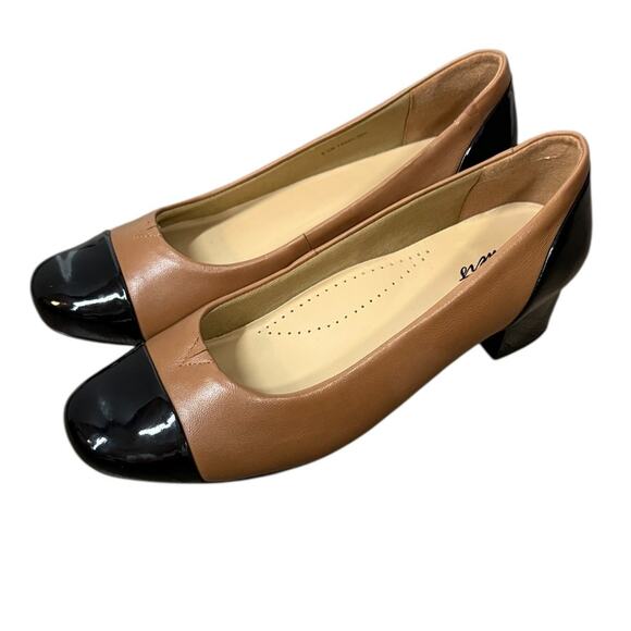 TROTTERS Daisy Brown Classic Pump SZ 9.5 - Picture 1 of 9